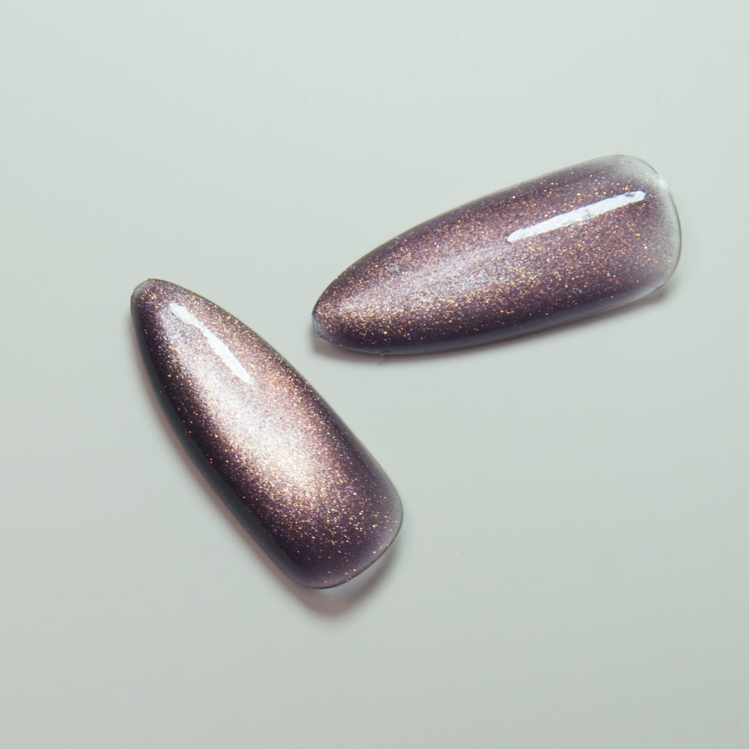 12 Plum Nova, Cosmos Cat Eye Gel